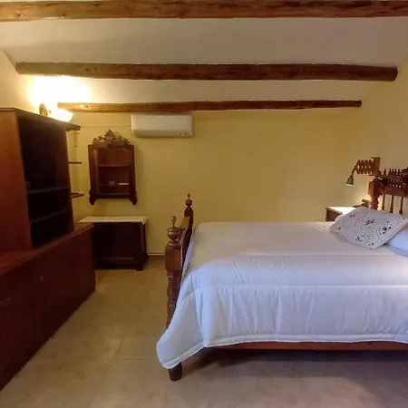 Masia La Molinera Vall dʼAlba